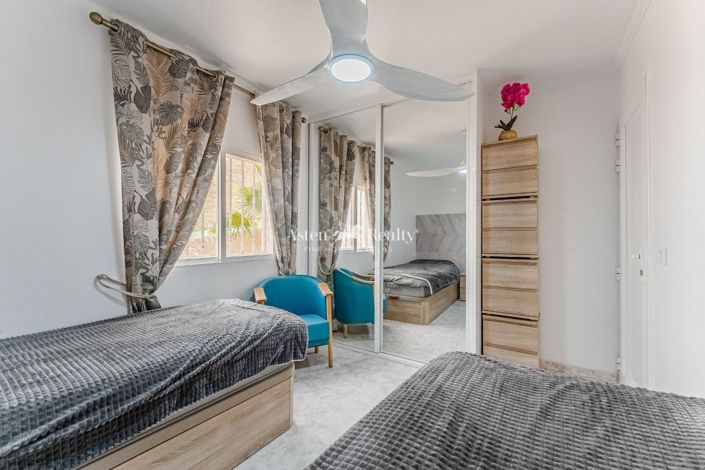 Image No.17-3 Bed House for sale