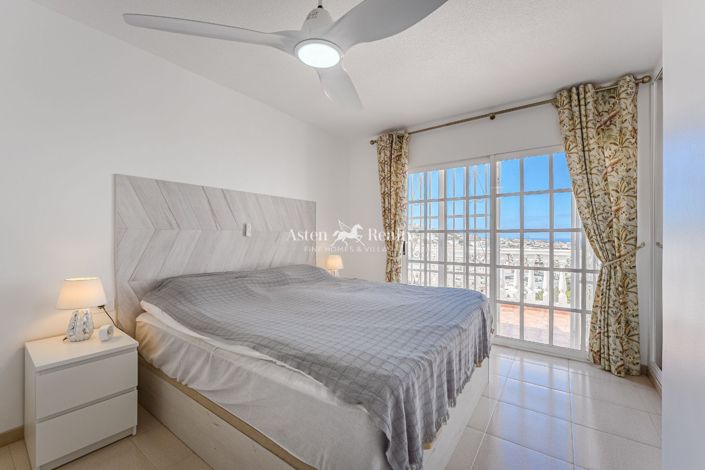 Image No.18-3 Bed House for sale