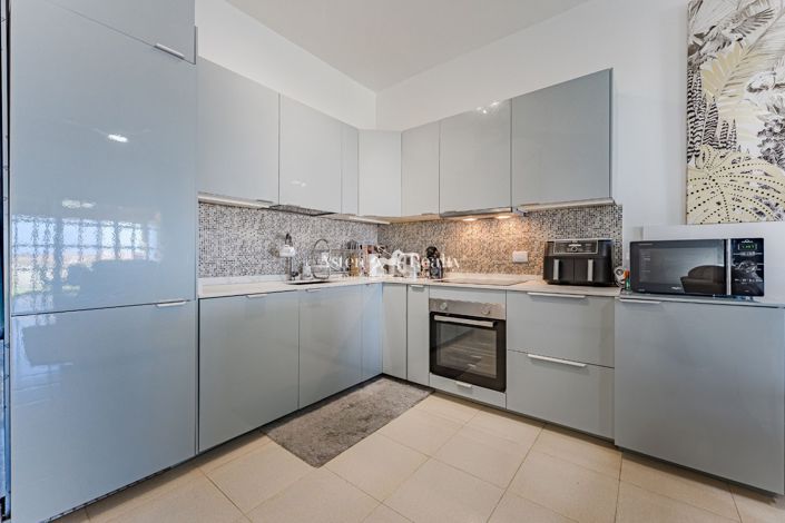Image No.9-3 Bed House for sale