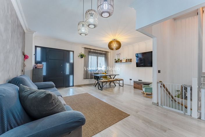 Image No.1-3 Bed House for sale