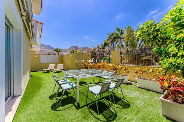 Image No.1-5 Bed House for sale