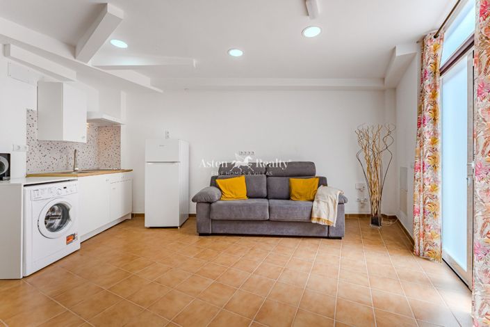 Image No.1-Studio for sale