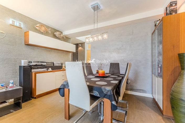 Image No.12-3 Bed House for sale