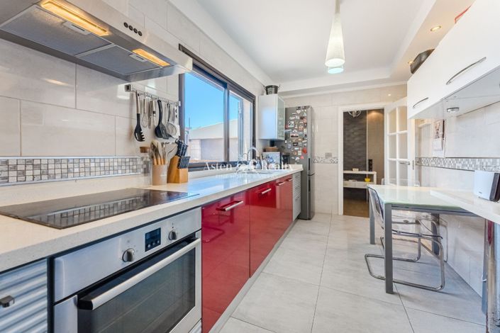 Image No.14-3 Bed House for sale