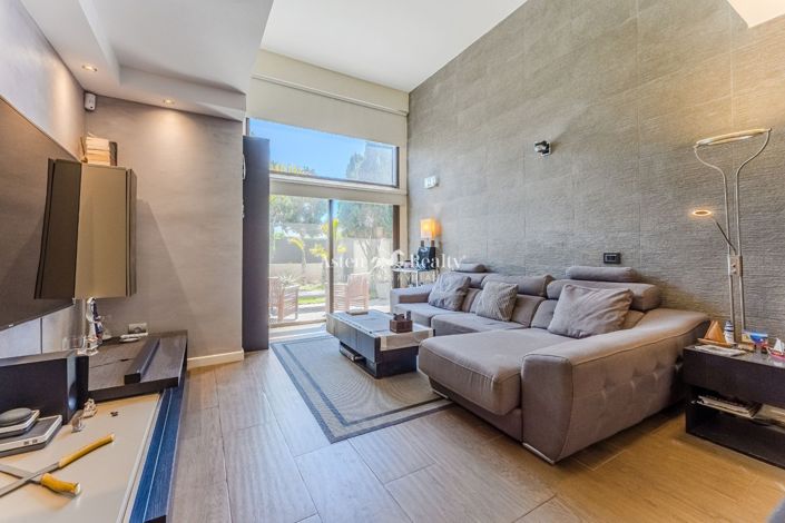 Image No.9-3 Bed House for sale