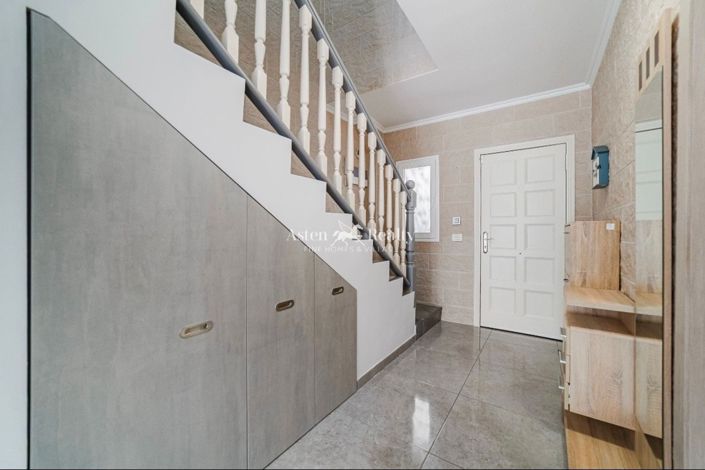 Image No.19-3 Bed House for sale