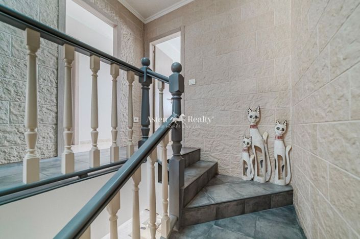 Image No.20-3 Bed House for sale