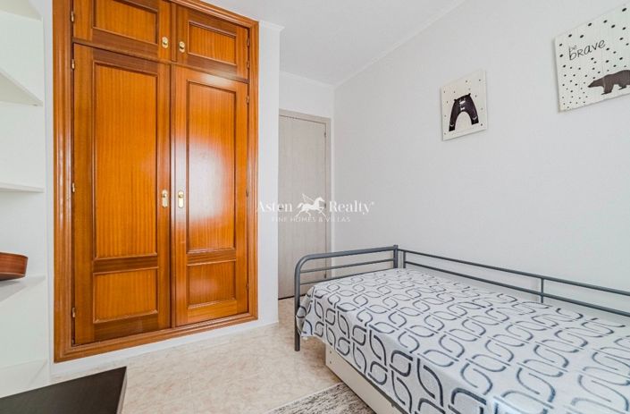 Image No.24-3 Bed House for sale