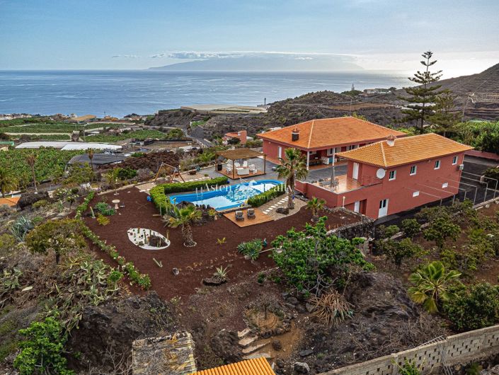 Image No.1-7 Bed Villa for sale