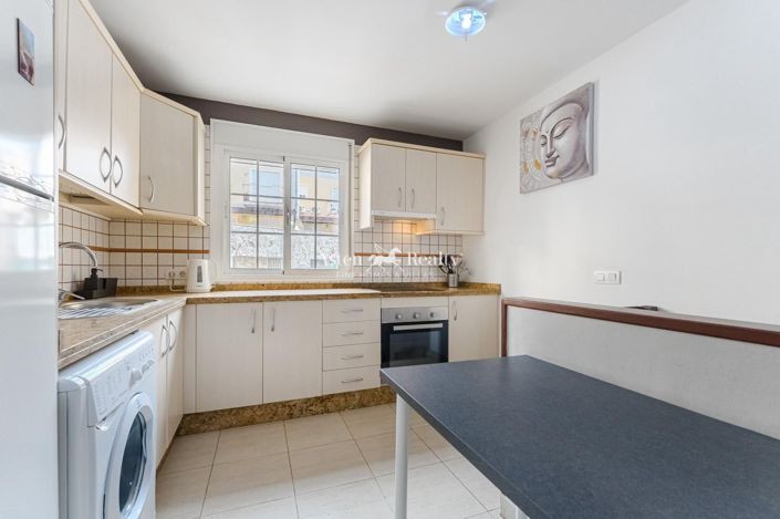 Image No.9-3 Bed House for sale