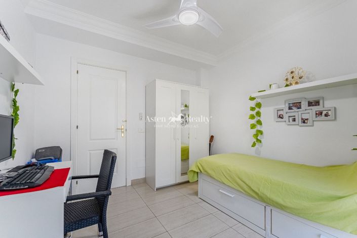 Image No.12-2 Bed House for sale