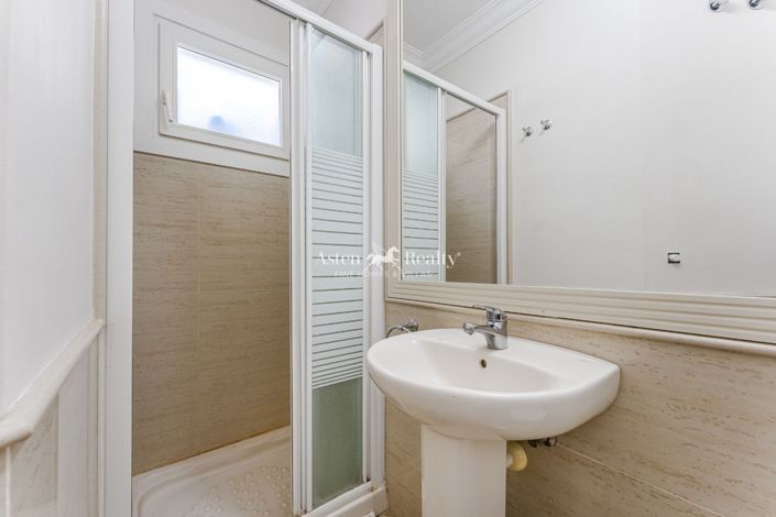 Image No.13-2 Bed House for sale