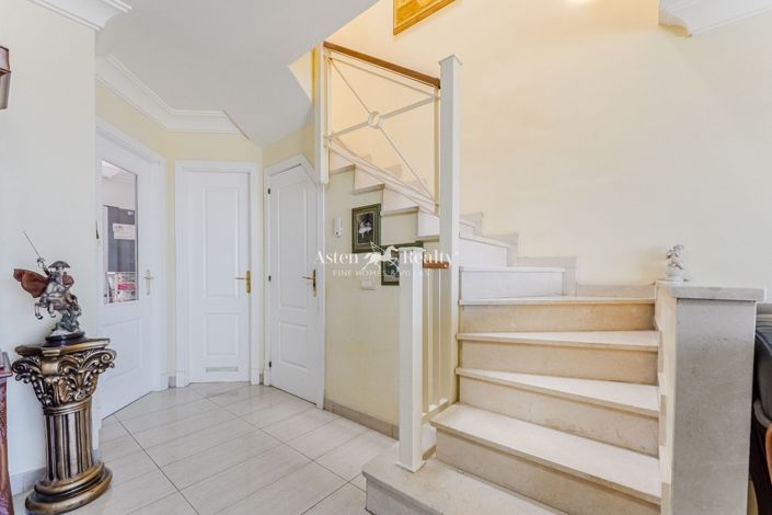 Image No.5-2 Bed House for sale