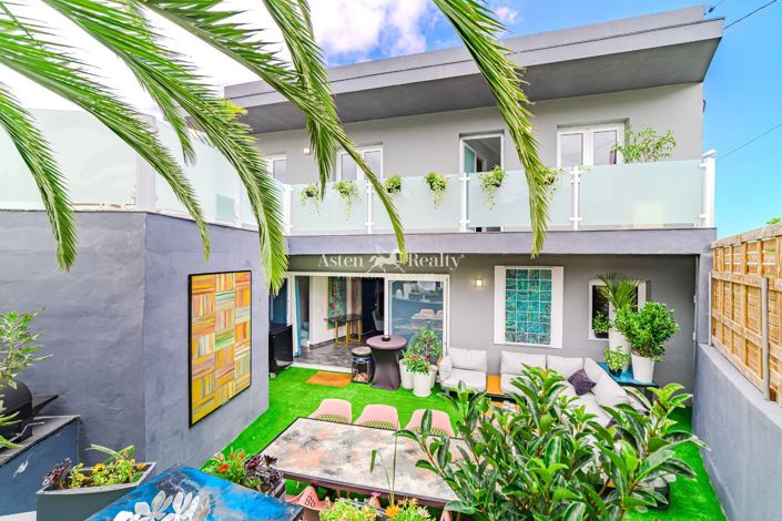 Image No.1-5 Bed House for sale