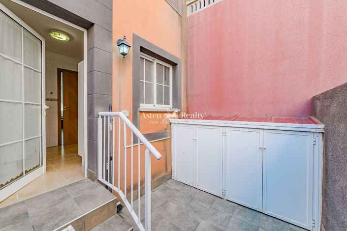 Image No.10-3 Bed House for sale