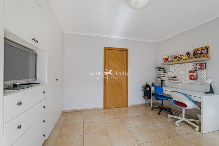 Image No.16-3 Bed House for sale