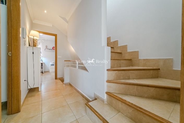 Image No.17-3 Bed House for sale