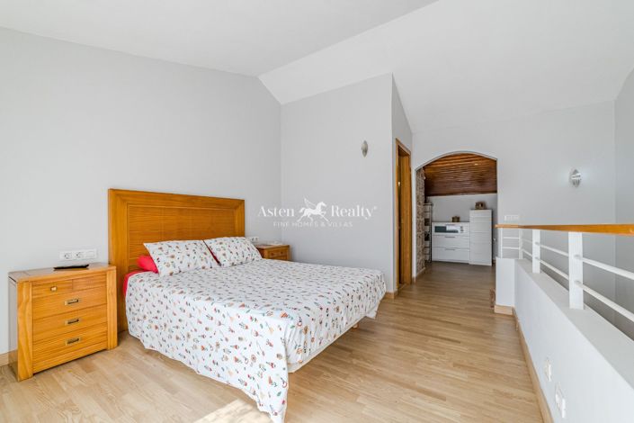 Image No.18-3 Bed House for sale