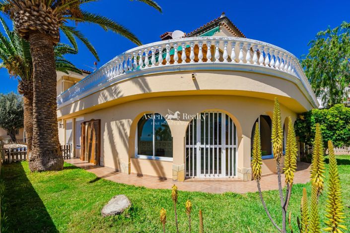 Image No.4-9 Bed Villa for sale