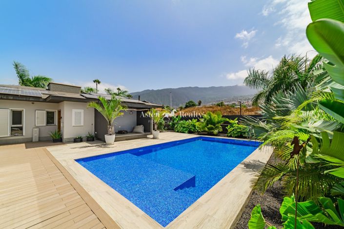 Image No.1-4 Bed Villa for sale