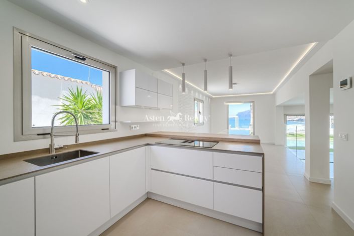 Image No.10-7 Bed Villa for sale