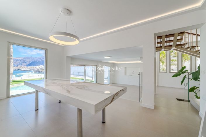 Image No.11-7 Bed Villa for sale