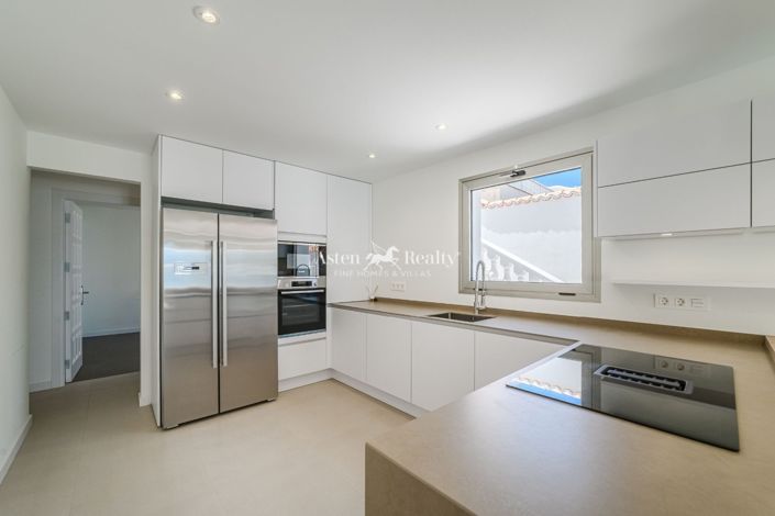 Image No.12-7 Bed Villa for sale