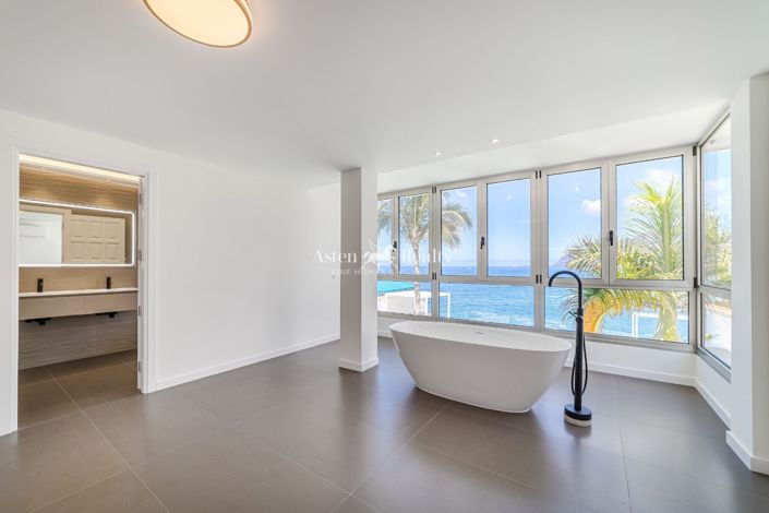 Image No.24-7 Bed Villa for sale