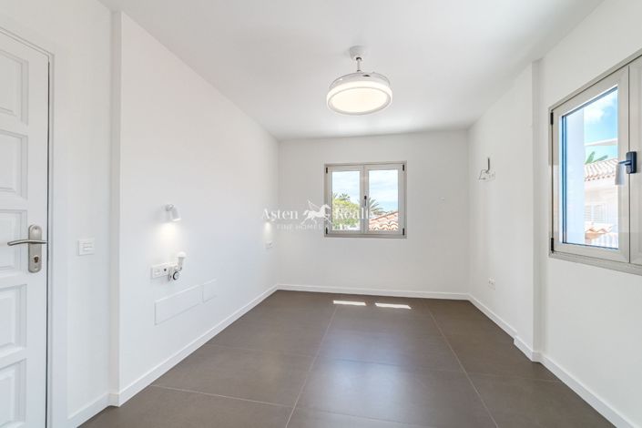 Image No.31-7 Bed Villa for sale