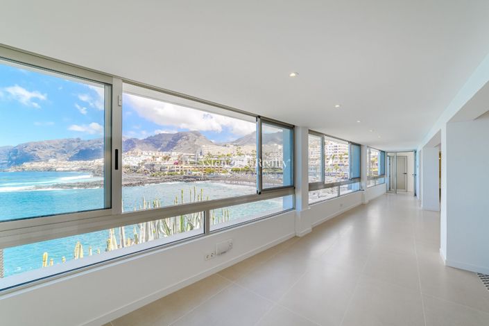 Image No.8-7 Bed Villa for sale