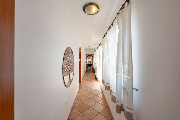 Image No.11-8 Bed Villa for sale