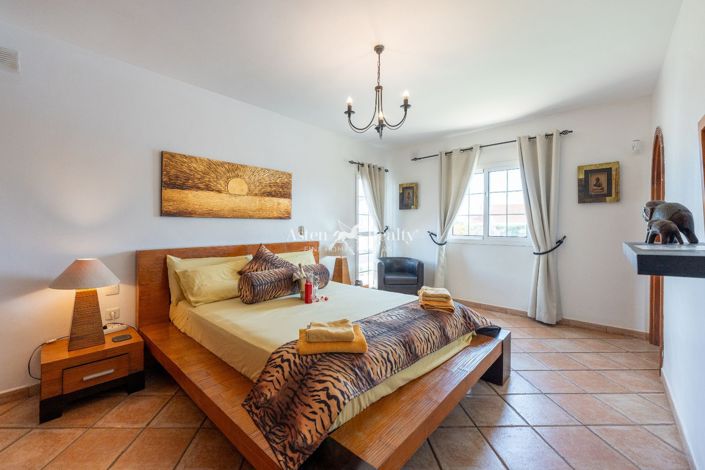 Image No.16-8 Bed Villa for sale