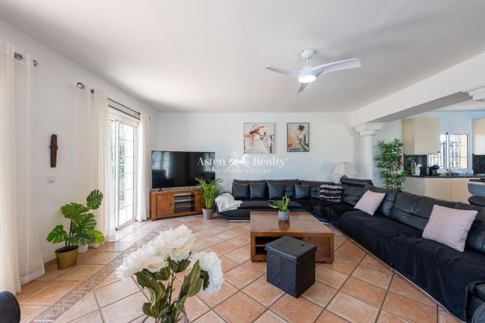 Image No.3-8 Bed Villa for sale