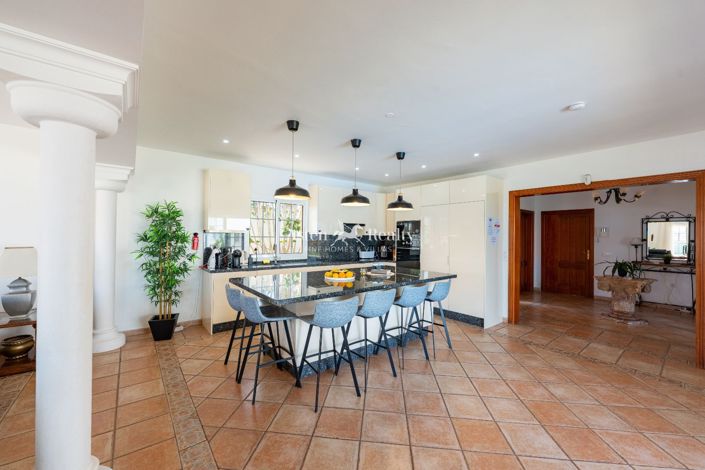 Image No.5-8 Bed Villa for sale