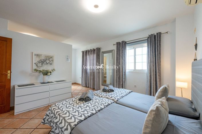 Image No.7-8 Bed Villa for sale