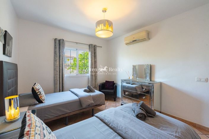 Image No.9-8 Bed Villa for sale