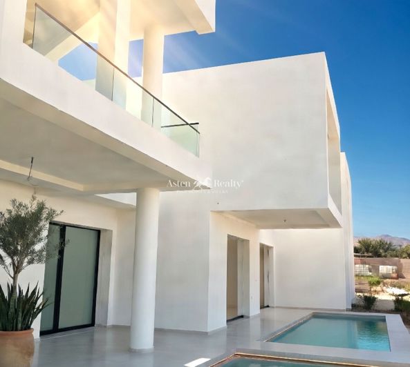 Image No.11-3 Bed House for sale