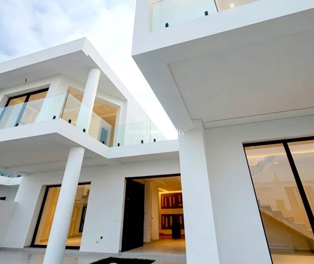 Image No.12-3 Bed House for sale