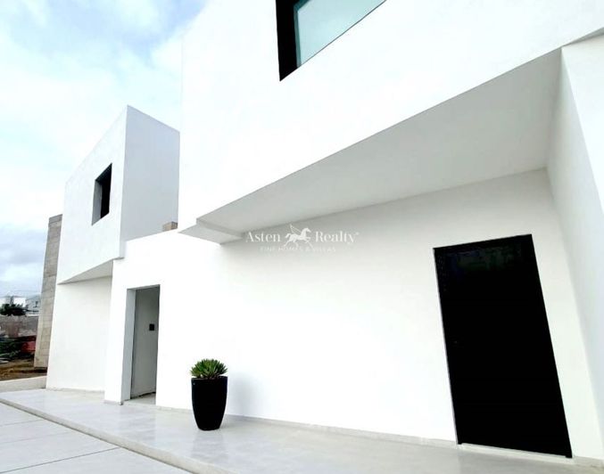 Image No.8-3 Bed House for sale