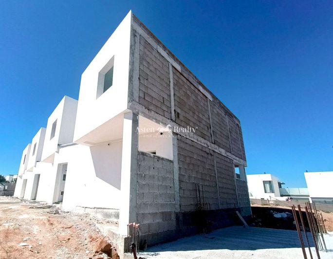 Image No.7-2 Bed House for sale