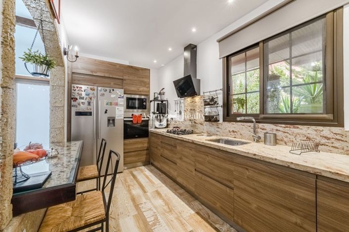 Image No.8-3 Bed House for sale