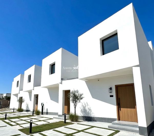 Image No.2-4 Bed House for sale