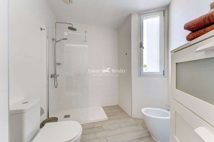 Image No.24-3 Bed Apartment for sale