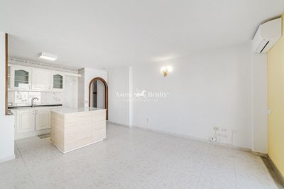 21642929