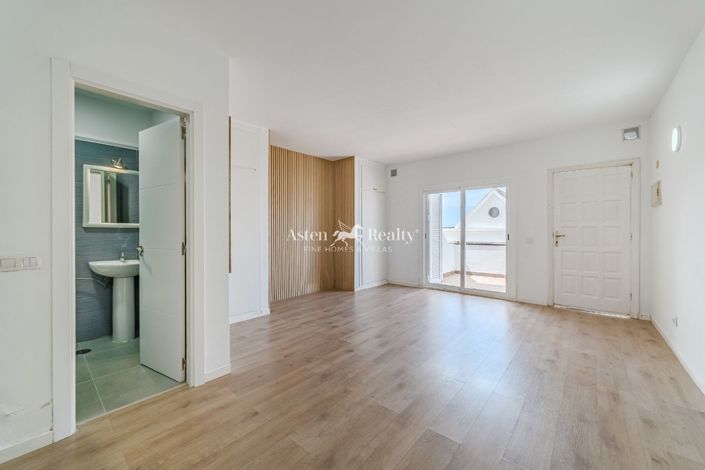 Image No.10-Studio for sale