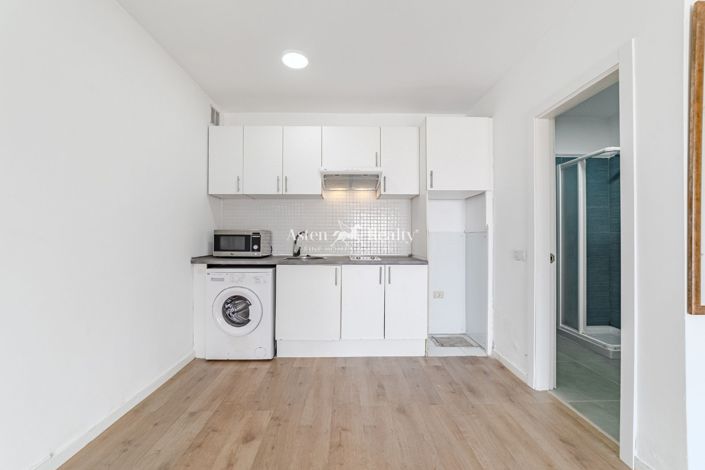 Image No.7-Studio for sale