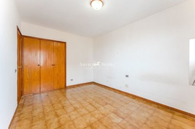 21672136