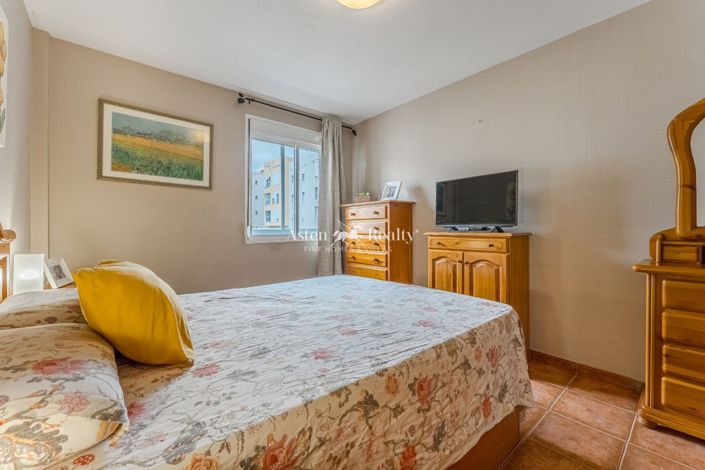 Image No.17-3 Bed Flat for sale