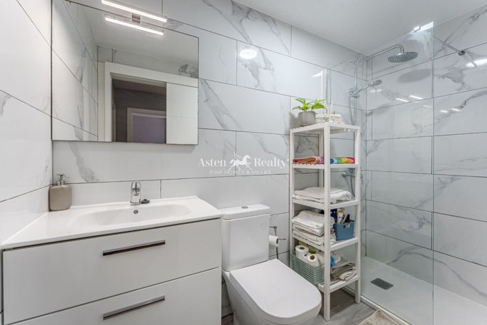 Image No.19-3 Bed Flat for sale