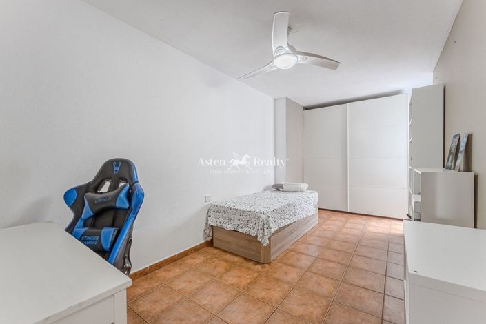 Image No.22-3 Bed Flat for sale